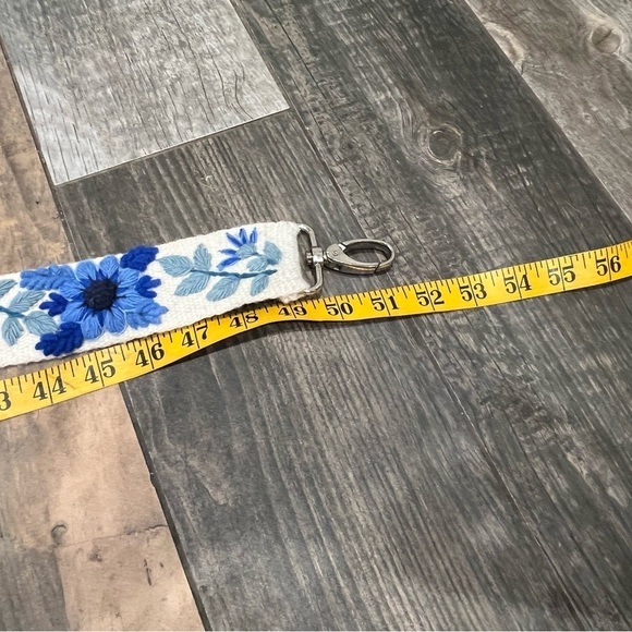 Makantu Purse Strap Handle Sheep Wool Ivory & Blue Floral Tassle Embroidered - Picture 6 of 7